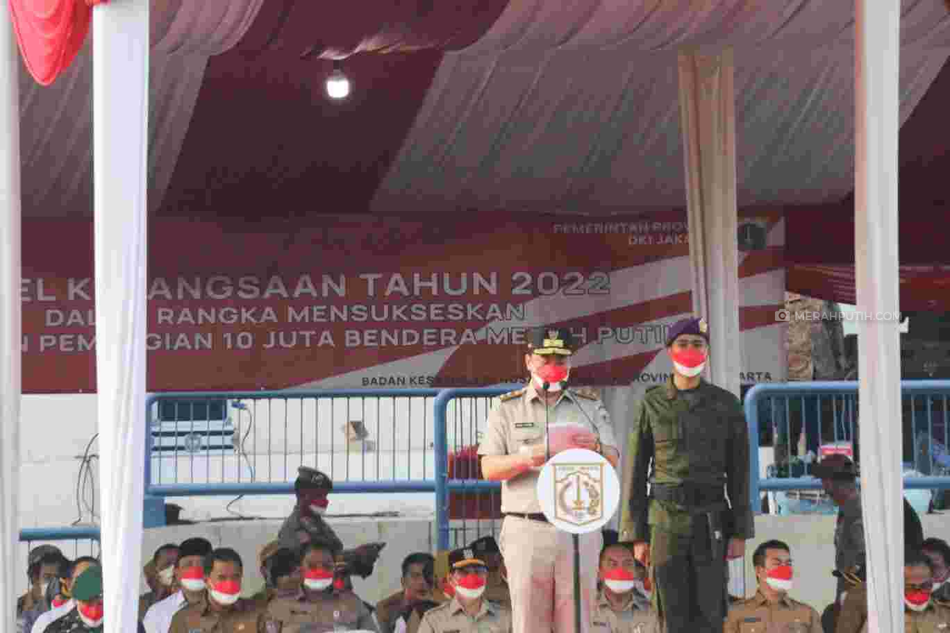 Pembagian 10 Juta Bendera Merah Putih di Jakarta