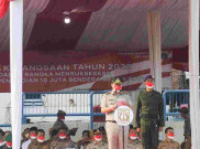 Pembagian 10 Juta Bendera Merah Putih di Jakarta