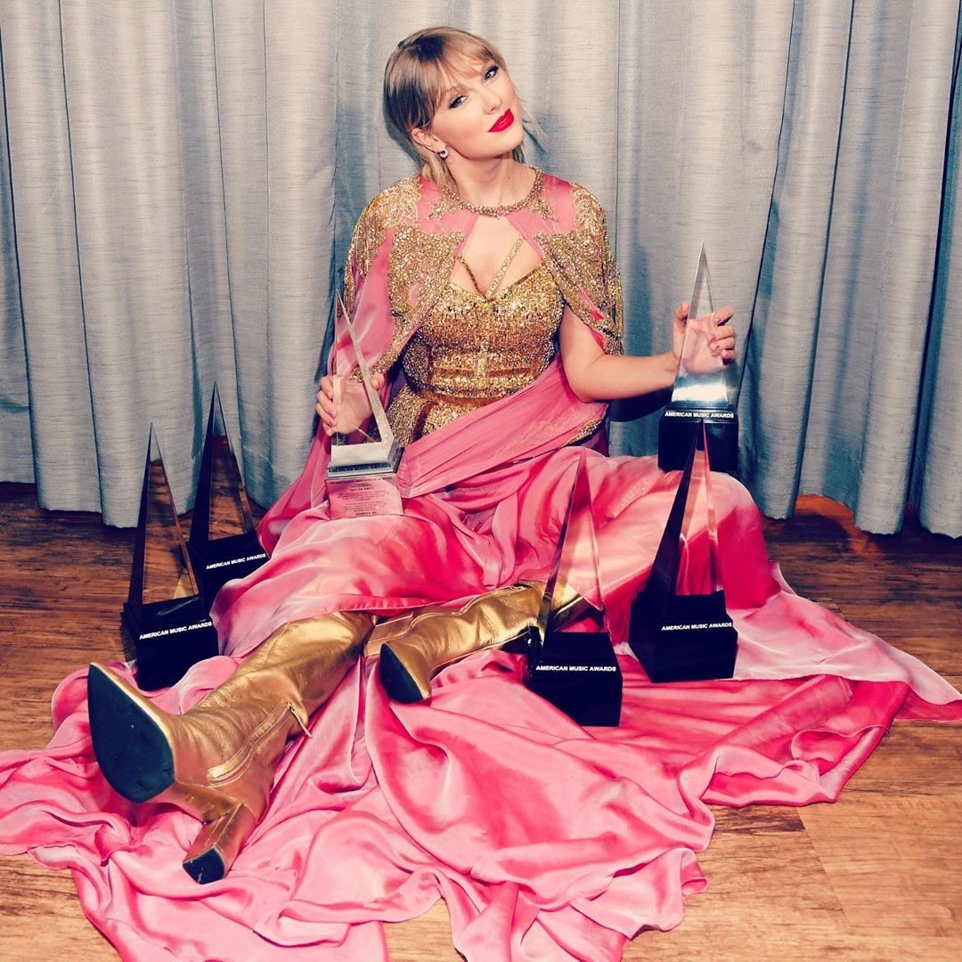 Menang Banyak di AMA 2019, Taylor Swift: Terima Kasih Fans!