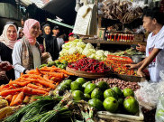 Blusukan ke Pasar Jombang, Atikoh Dicurhati Pedagang Soal ini
