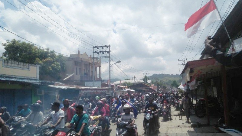 Polisi Tembak Gas Air Mata, Massa Rusak Mobil Dandim Jayapura