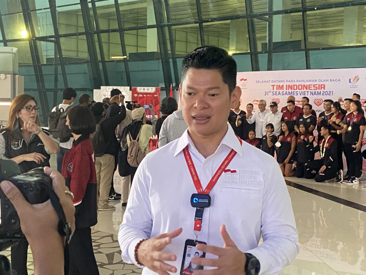 Ketua National Olympic Committee (NOC), Raja Sapta Oktohari, menyambut kepulangan para atlet dari SEA Games 2021 (BolaSkor/Johan Kristiandi)