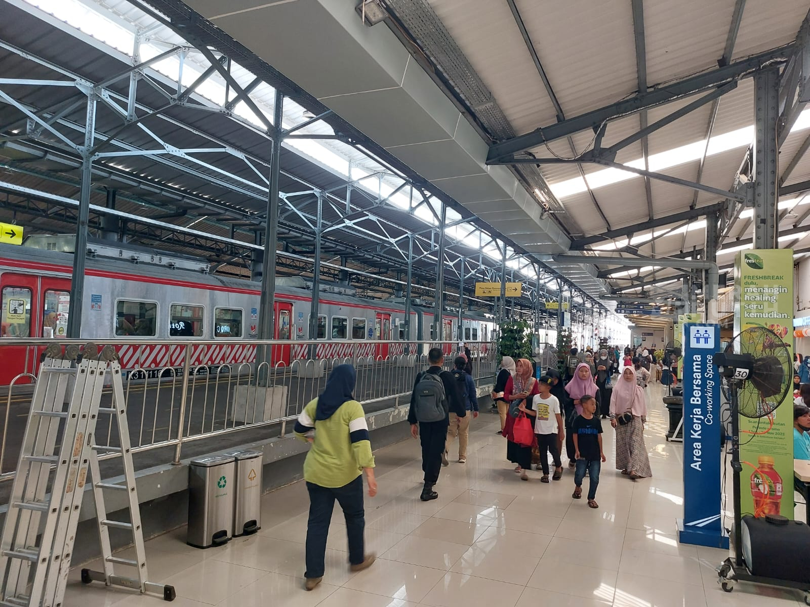 KRL dan TransJakarta Tujuan Kota Tua Beroperasi 24 Jam Saat Perayaan Tahun Baru