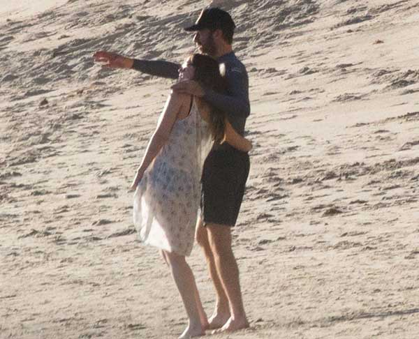 dakota johnson dan chris martin