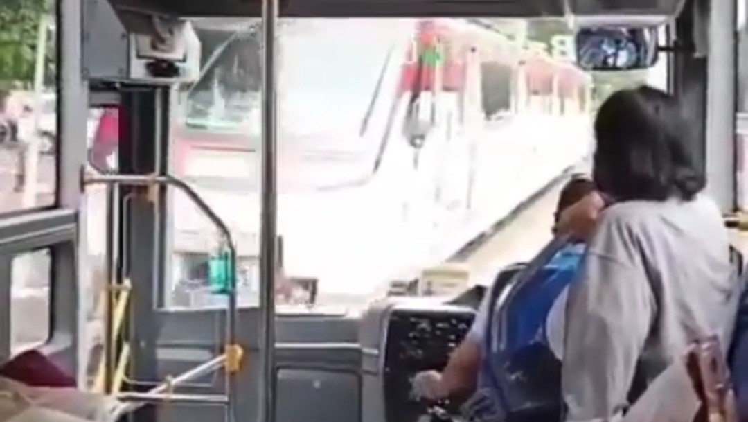 Serempetan Bus dengan KA Batara Kresna di Solo, Gibran Pecat Sopir BST