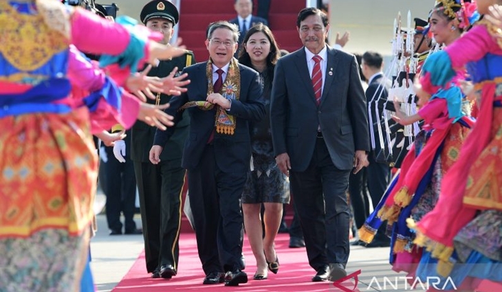 Hadiri KTT ASEAN, PM Tiongkok Tiba di Indonesia