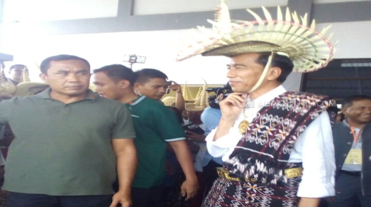 Presiden Jokowi Dinobatkan Sebagai Raja Masyarakat Adat Rote Ndao