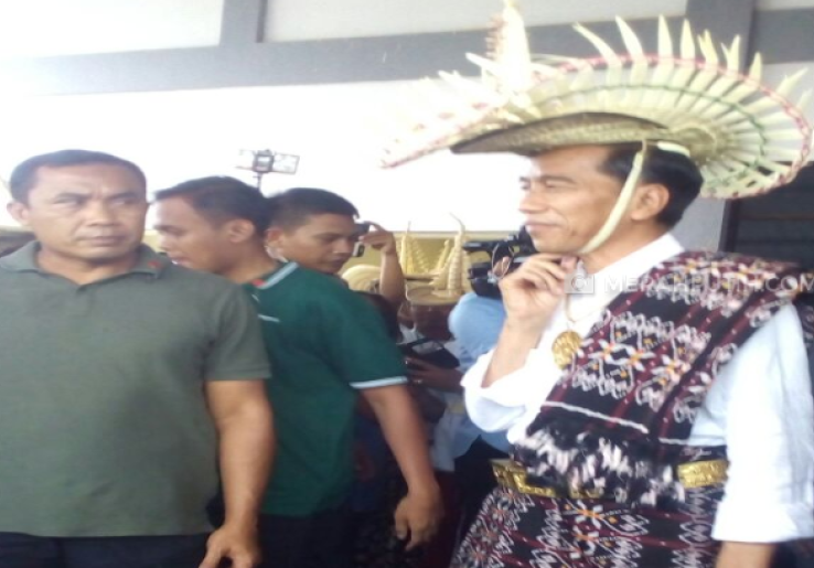 Presiden Jokowi Dinobatkan Sebagai Raja Masyarakat Adat Rote Ndao