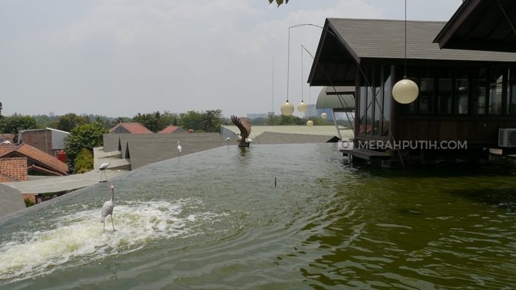 Ademnya Makan dengan Suasana Kampung di Serpong