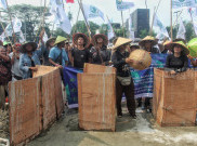 Aksi Unjuk Rasa Nasional Petani dan Masyarakat Adat di Depan Gedung DPR