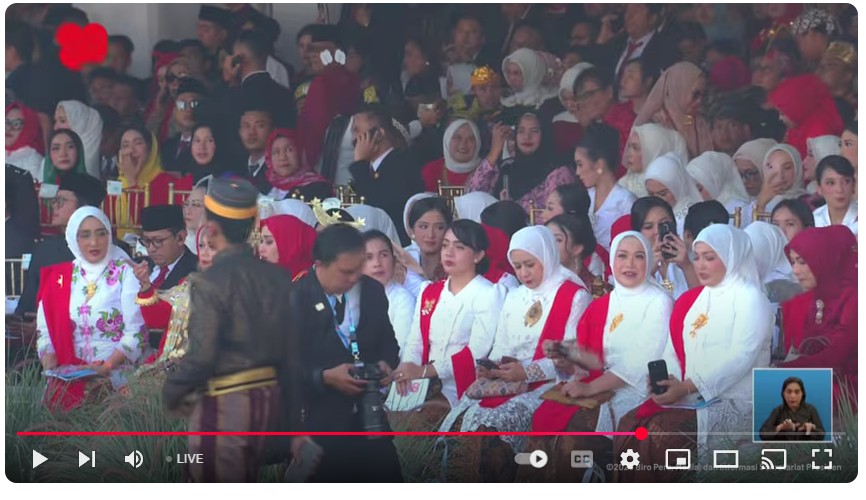 Isi Suvenir Yang Diberikan ke Warga Ikut Upacara Detik-Detik Proklamasi Kemerdekaan Republik Indonesia di Istana Merdeka