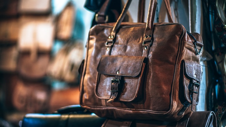 4 Barang Penting yang Harus Ada di Dalam Tas Jinjing Ketika Melancong