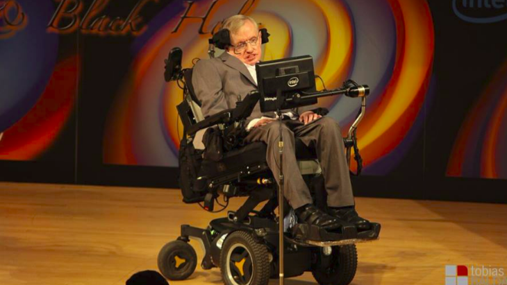 Pria di Balik Suara Komputer Stephen Hawking