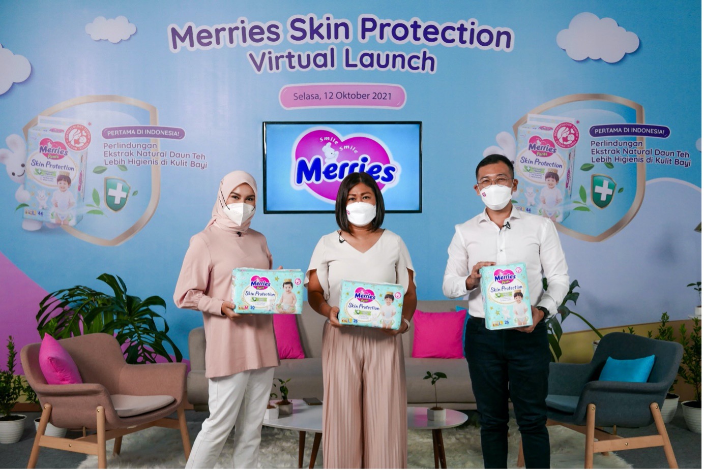Irish Bella, Brand Ambassador Merries, Susilowati, Vice President Marketing Kao Indonesia, dr. Andreas, Sp.A, Dokter Spesialis Anak. (Foto Ist) 