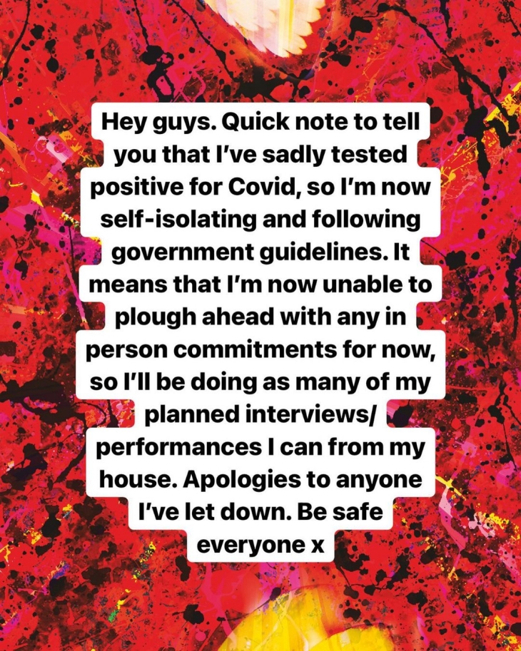 Ed Sheeran menyampaikan permintaan maaf karena tidak dapat produktif akibat terpapar COVID-19 (Foto: Instagram/@teddysphotos)