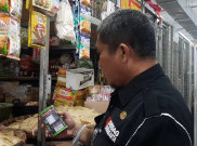 Petugas Temukan Makanan Kedaluwarsa Masih Dijual di Pasar Tradisional Solo