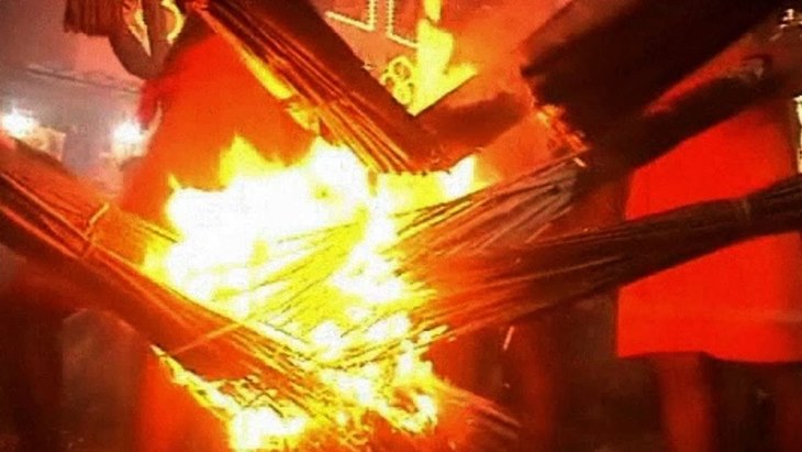 Festival Aneh, dari Perang Jeruk Sampai Mencambuk