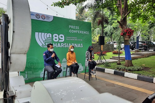 Ketua Komisi Penyiaran Indonesia Daerah Jawa Barat Adiyana Slamet dalam jumpa pers yang digelar di Gedung Sate, Kota Bandung, Selasa (22/3). (Humas Jabar)