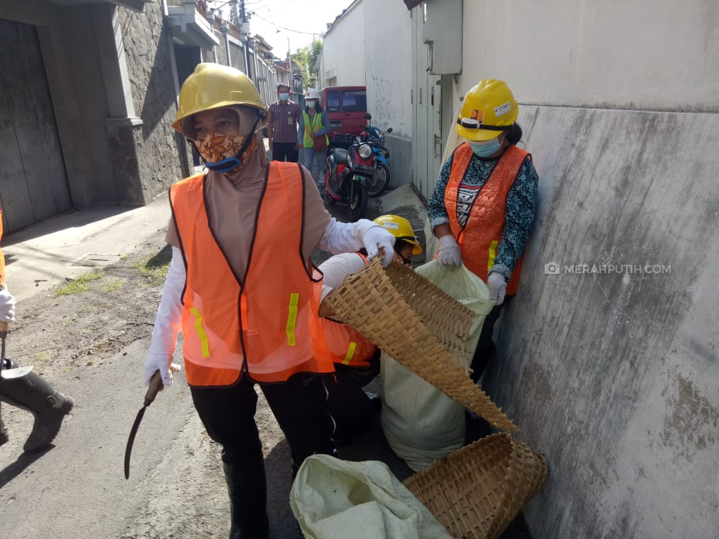 Pekerja padat karya. (Foto: Kementerian PUPR)