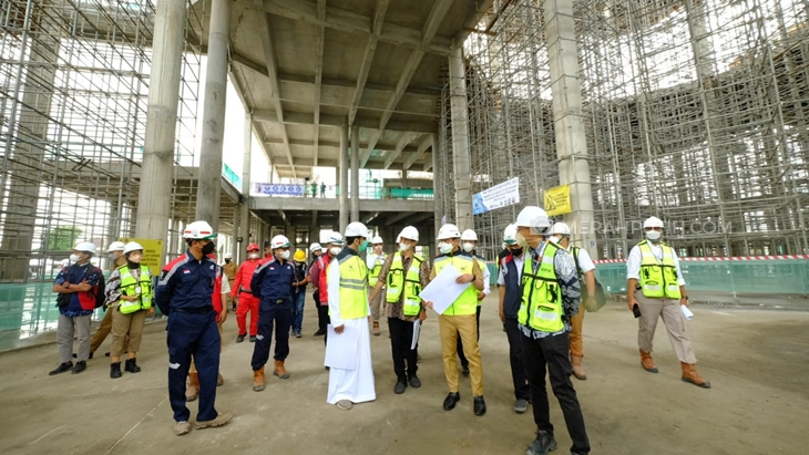 Utusan UEA Tinjau Pembangunan Masjid Hadiah untuk Jokowi