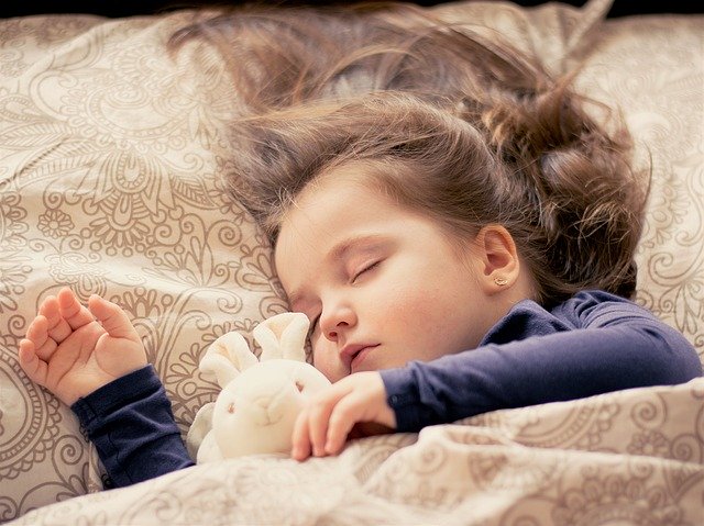 Perhatikan jam tidur anak. (Foto: Pixabay/ddimitrova)