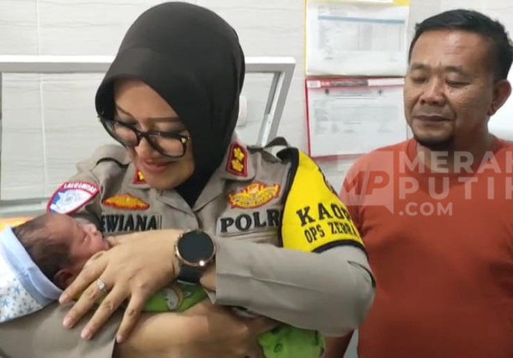 Penemuan Bayi Laki-laki di Gerobak PKL Gegerkan Warga Sragen