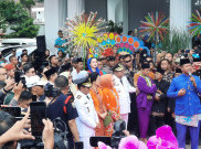 Disambut Palang Pintu Betawi, Pram-Rano Tiba di Balai Kota Jakarta untuk Sertijab
