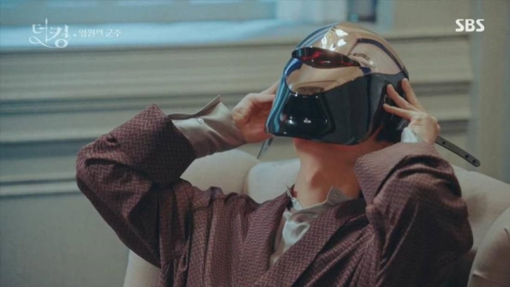 Masker LED yang Digunakan Lee Min Ho Punya Banyak Manfaat