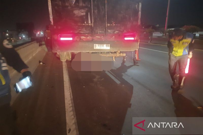 Truk Tronton Tabrak Petugas Pemelihara Tol Wiyoto Wiyono: 3 Pekerja Tewas, 1 Nyebur Kali Ancol