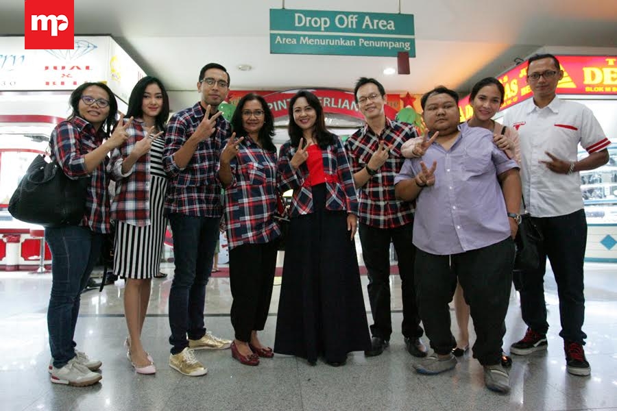 Istri Djarot Saiful Hidayat Ikut Nobar 