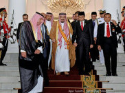 Ini yang Dirasakan Presiden Jokowi Saat Bergandengan dengan Raja Salman