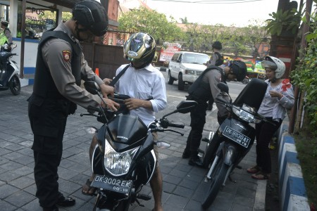 Tangkal Teror, TNI-Polri Sisir Warga Pendatang di Bali