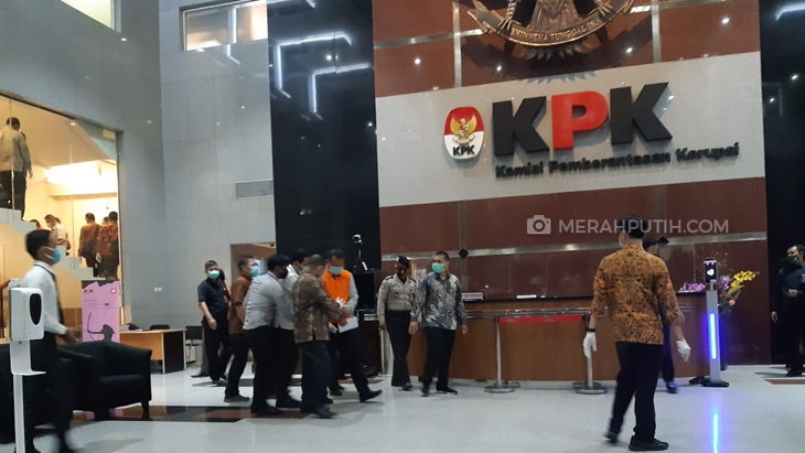 Menteri Edhy Pakai Rompi Oranye KPK