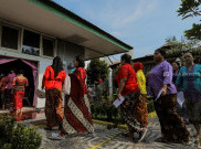 Jelang Hari Kartini, Warga Binaan Kenakan Kebaya Saat Mencoblos di TPS Khusus Lapas Perempuan Tangerang