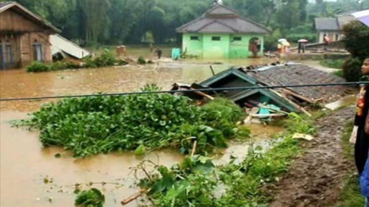 Polisi Penyelamat Korban Banjir Bandang, Meninggal Dunia 