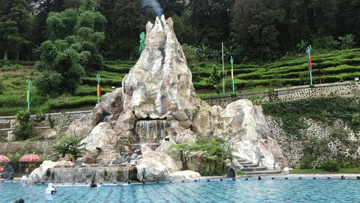 Berendam di Pemandian Air Panas Bandung