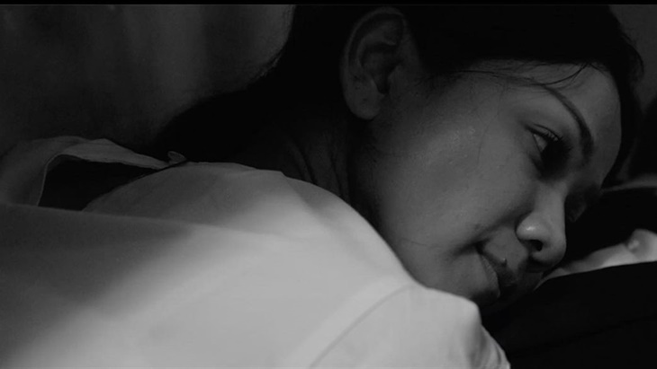 'Jatuh Cinta Seperti di Film-Film' Tampilkan Nuansa Hitam-Putih