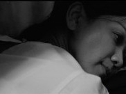 'Jatuh Cinta Seperti di Film-Film' Tampilkan Nuansa Hitam-Putih