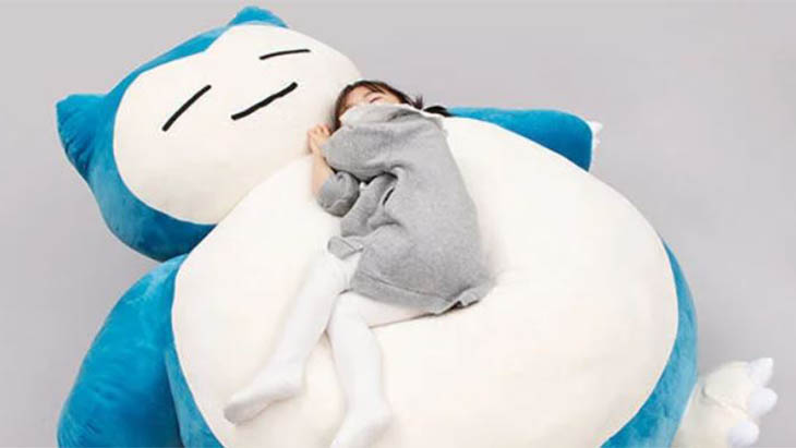 Nyamannya Bobok Bareng Life-Sized Snorlax Cushion  
