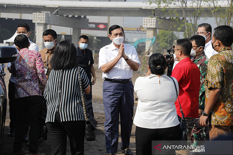 Menko Kemaritiman dan Investasi sekaligus Koordinator PPKM Jawa-Bali Luhut Binsar Pandjaitan dalam kunjungannya ke Rumah Oksigen di Pulogadung, Jakarta Timur, Kamis (29/7/2021). ANTARA/HO-Biro Komunikasi Kemenko Kemaritiman dan Investasi
