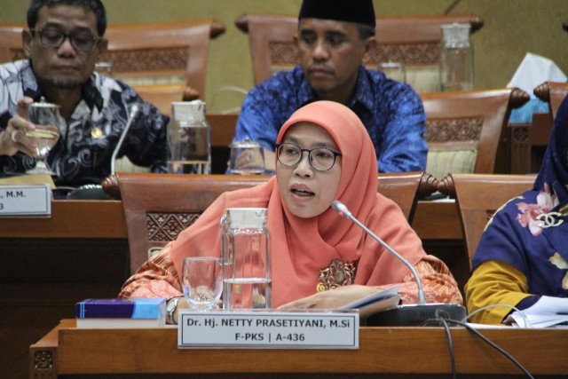 Pemerintah Dinilai Belum Punya Solusi Dampak Dihapusnya Tenaga Honorer