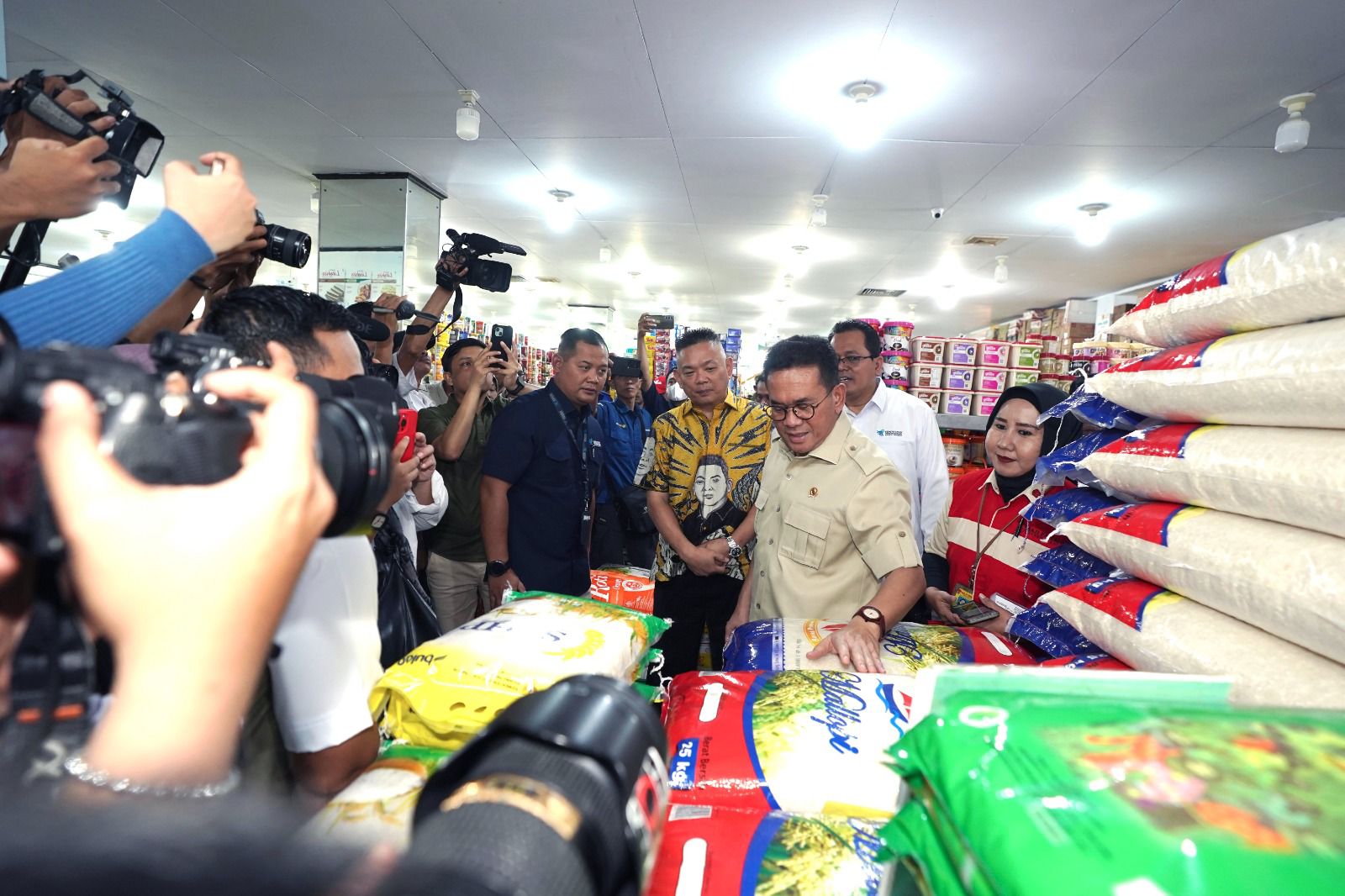 Menteri Perdagangan Tegaskan Minyak Goreng Melimpah di Makassar, Warga Jangan Panik