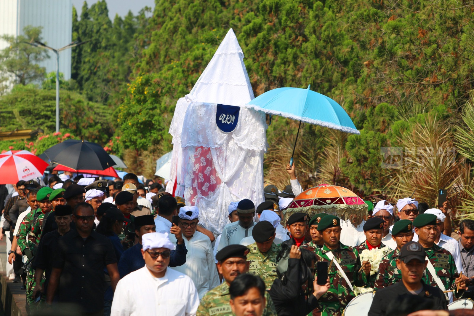 Prosesi Pemakaman Anggota DPR Rachmat Gobel di TMP Kalibata Jakarta