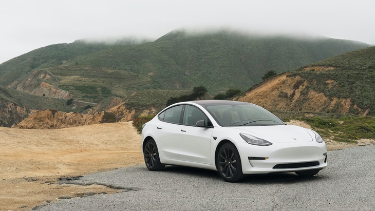 Mengapa Tesla Tidak Menggunakan Panel Surya?