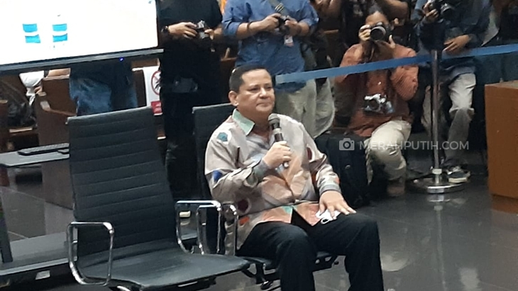 Irjen Napoleon Kenakan Batik di Sidang Perdana Perkara Red Notice Djoko Tjandra