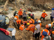 Anjing Pelacak Temukan Jenazah Ibu dan Anak Tengah Berpelukan di Lokasi Gempa