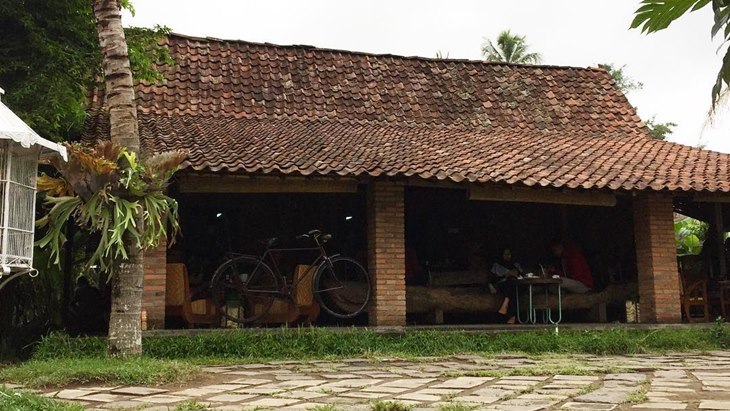 Merasakan Suasana Pedesaan Yogyakarta di Warung Kopi Klotok