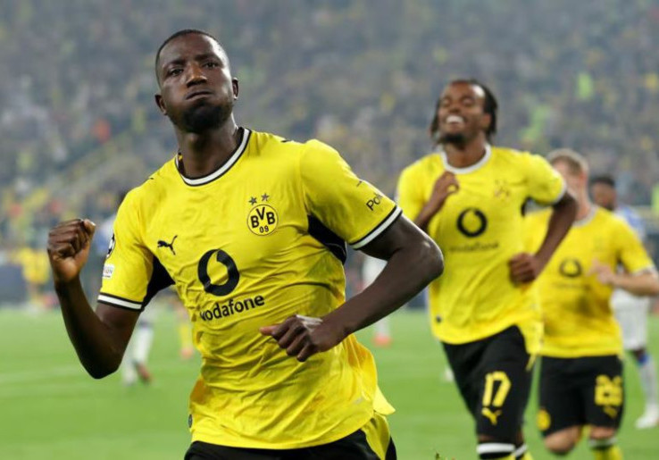 Konstantinos Karetsas Tumbang Dilarikan ke RS Saat Dortmund Menang 3-2 Villareal