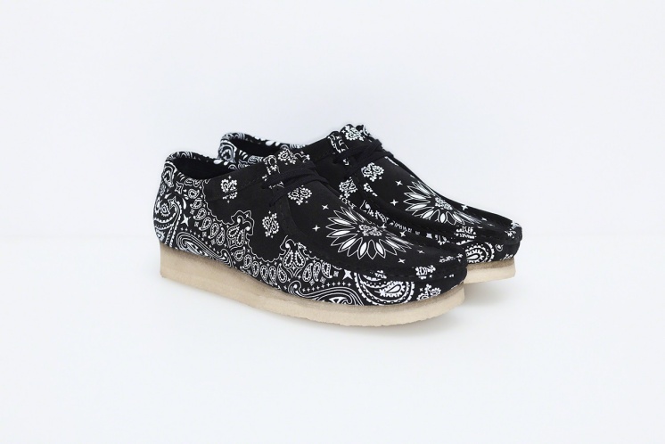 Supreme x Clarks Hadirkan Sepatu Paisley, Motif yang Lekat dengan Para Gangster