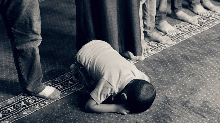 Mendidik Anak untuk Tertib di Masjid dengan Benar